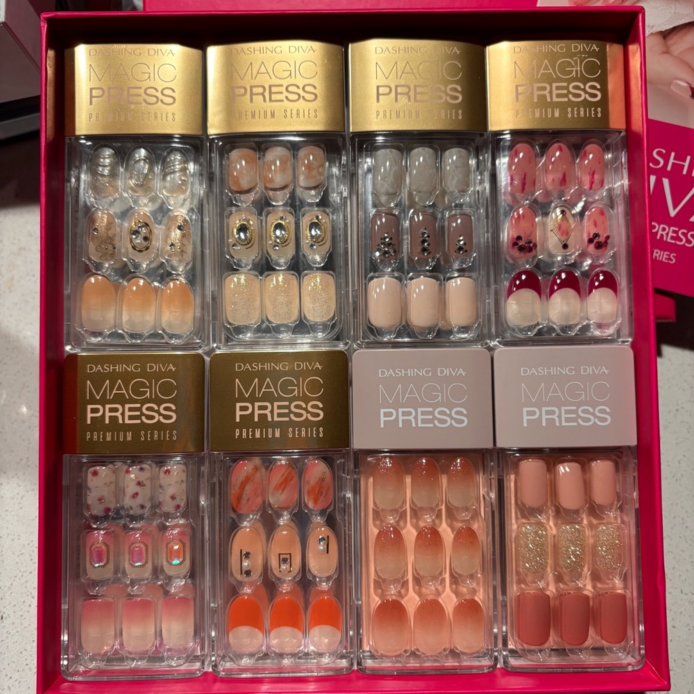 Bundle of 8 Dashing Diva Magic Press Press-On Nails Gift Box Limited Edition - Picture 2 of 5